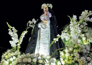 Carupaneros celebraron la devoción a Santa Rosa de Lima con una feria religiosa y cultural