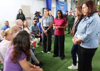 Delcy Rodríguez anuncia un plan de formación para trabajadores de la construcción tras sismos
