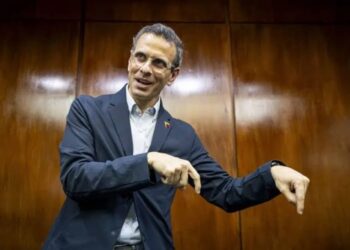 Capriles critica el llamado de Rodríguez a ahorrar agua y electricidad