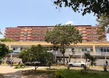 Anuncian que trabajan para recuperar servicio de radioterapia del Huapa