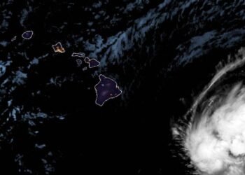 Lala se convierte en huracán y se aproxima a Hawái con riesgo de tocar tierra este sábado