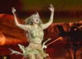 Karol G trae su 'Tropitour' a Los Ángeles y lanza fondo para Venezuela y Colombia