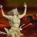 Karol G trae su 'Tropitour' a Los Ángeles y lanza fondo para Venezuela y Colombia