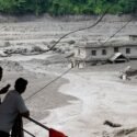55 muertos y 403 desaparecidos en la riada masiva en Nepal