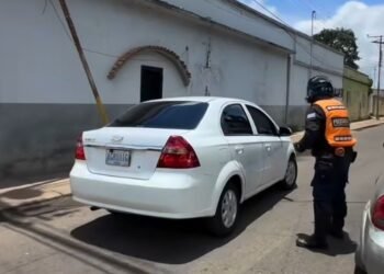 Vehículos serán verificados mediante sistema policial en E/S de El Tigre (+Fotos)