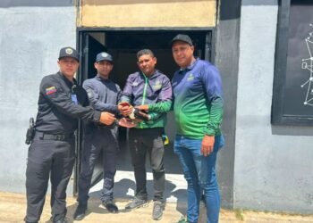 Tucán malherido es rescatado por autoridades en un parque de El Tigre (+Fotos)
