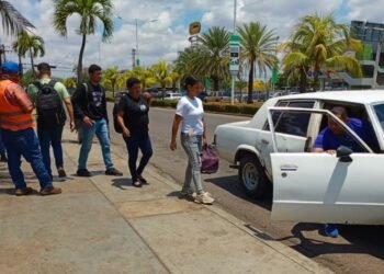 Usuarios denuncian que carros "piratas" exigen pasaje con sobreprecio en El Tigre (+Fotos)