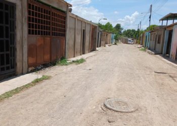 Falta de agua y pozos sépticos colapsados afectan a vecinos de Boca del Río en Cumaná
