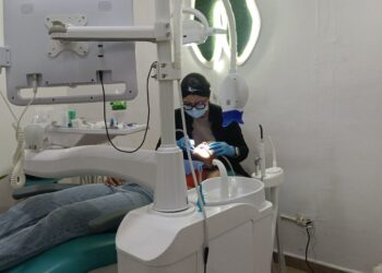 Intrusismo odontológico: Tratamientos informales pueden dejar secuelas graves en pacientes