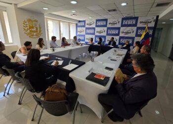 Oposición venezolana habla de presos políticos y persecución con representantes de HRW