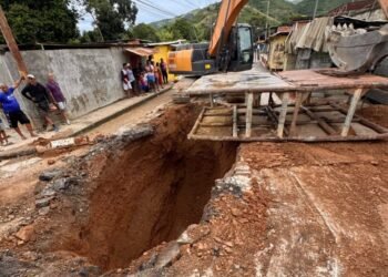 Reparan colector caído en la cuarta calle de la urbanización Charallave del municipio Bermúdez