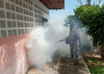 Inician en Arismendi plan masivo de fumigación en planteles educativos ante el inicio del año escolar
