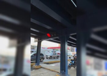 Alcaldía de Lechería reactiva y moderniza los semáforos del Crucero