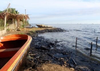 Fundación Azul Ambientalistas denuncia nuevo derrame de crudo de gran magnitud en el Lago de Maracaibo