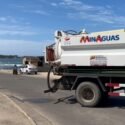 Luego de la denuncia ante la prensa, cuadrillas del ministerio de Aguas llegaron a solucionar la rotura del tubo que contaminaba las aguas de la laguna y la playa de El Cardón