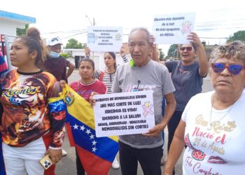 Los pacientes y sus familiares acudieron a la sede de Corpoelec