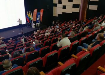 El presidente de Ecoanalitica, Alejandro Grisanti, participó en el foro "Perspectivas económicas" promovido por la Cámara de Comercio de Nueva Esparta