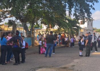 Al iniciar la tercera semana del nuevo año escolar 2026-2027, los ciudadanos expusieron que los racionamientos eléctricos son más comunes entre la tarde y la noche