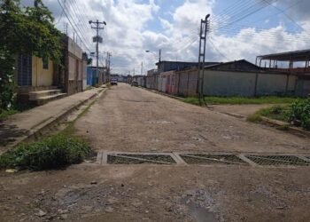 Vecinos piden limpieza de alcantarillas en el sector Inavi de Anaco (+Fotos)