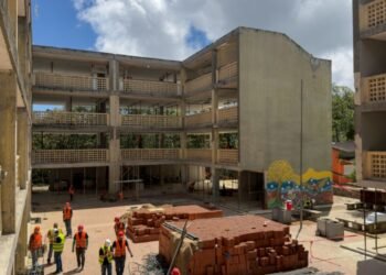 La escuela herida: reubicaciones, doble turno y reconstrucción marcan el regreso a clases (+Fotos)