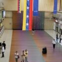 Familiares de Carlos Cruz-Diez piden a autoridades de aeropuerto cesar uso no autorizado de obra