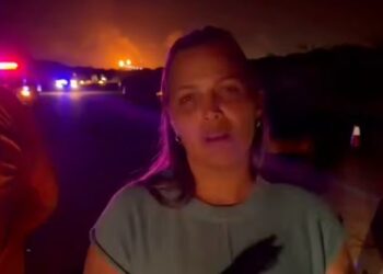 Autoridades laboran para reparar una alcantarilla colapsada en la Troncal 9