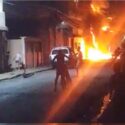 De acuerdo a reportes de las redes sociales los vecinos salieron a la calle en señal de protesta