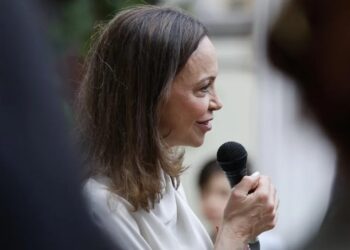 Machado prevé próximo "reencuentro de todos" en Venezuela tras retorno de colaboradora