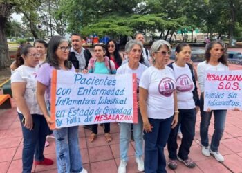 Protestaron en Caracas para exigir medicamentos para pacientes con colitis ulcerosa y Crohn