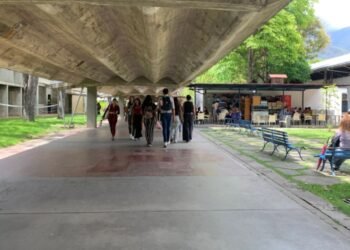 Regreso a clases: voluntarios y sobrevivientes afirman lo «difícil» de volver a la rutina (+Fotos)