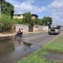 Después de casi seis meses reparan bote de agua en la avenida Peñalver de El Tigre (+Fotos)