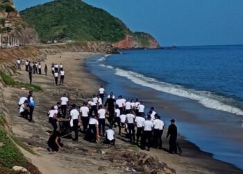 60 voluntarios e instituciones realizaron saneamiento de la playa El Muelle en Bermúdez