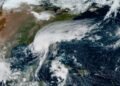 Isaías, que tocó tierra como un huracán de categoría 2 a última hora del viernes