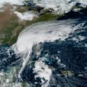 Isaías, que tocó tierra como un huracán de categoría 2 a última hora del viernes