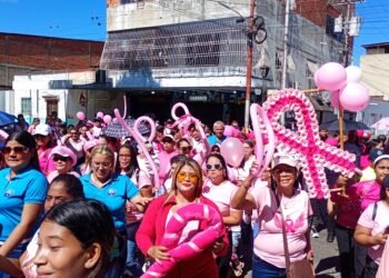La marcha rosa recorrió desde el hospital de Carúpano hasta la plaza Bolívar
