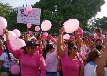 Las fuerzas del chavismo salieron de parque Karupana para recorrer calle Juncal