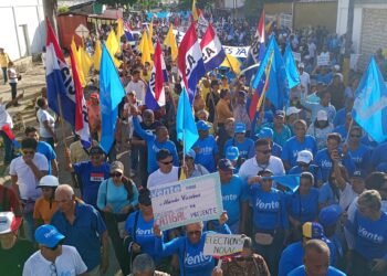 Las fuerzas de oposición salieron a la calle para exigir que se emita un cronograma de elecciones