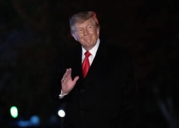 Trump sugiere rebautizar el Atlántico o el Pacífico como "océano Trump"