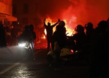 Protestas masivas en Francia dejan destrozos, saqueos y unos 400 detenidos