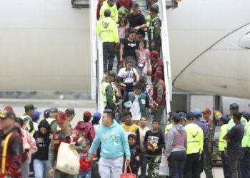 Regresan a Venezuela 387 migrantes en dos vuelos de repatriación desde EE. UU.