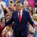 Trump afirma que los buques de EE.UU. "pasarán" por Cuba tras la guerra en Irán