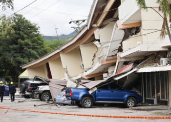 Según detallaron los familiares a EFE, la señora Barría, diabética y sin una pierna, murió a causa de un infarto natural