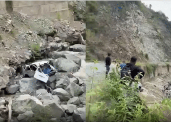 Las autoridades regionales desplazaron maquinaria para atender el derrumbe en la zona afectada