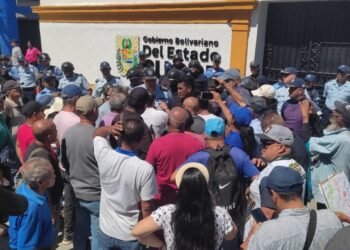 Los trabajadores marcharon hasta la sede de la Secretaría de Gobierno