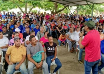 La asamblea reunió a trabajadores de las instituciones públicas