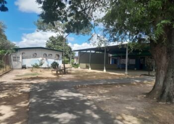 Los vecinos denunciaron la reducción del horario de la escuela y un cierre no decretado del dispensario local