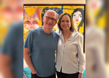María Corina Machado visita en su residencia al abogado Perkins Rocha tras su regreso a Venezuela