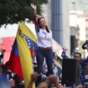 María Corina Machado felicitó a Flávio Bolsonaro tras la primera vuelta en Brasil