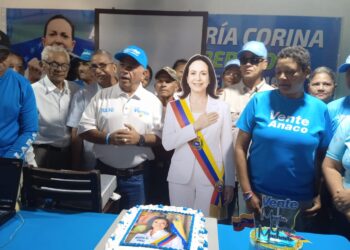 VV Anaco homenajeó a Machado bajo la expectativa de su retorno al país