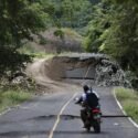 La entrega de ayuda tras el terremoto en Panamá se agiliza con la recuperación de carreteras